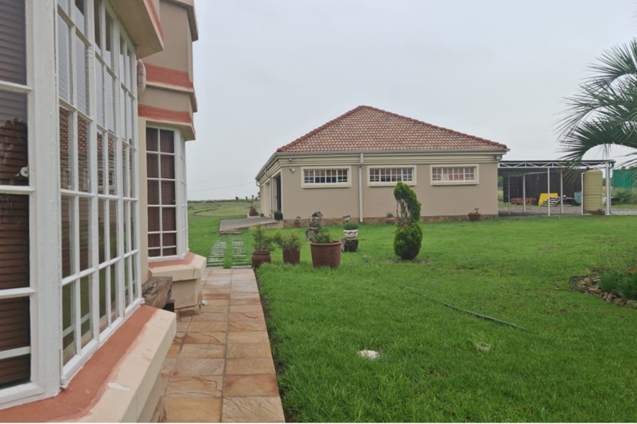 6 Bedroom Property for Sale in Vaaldam SH Free State